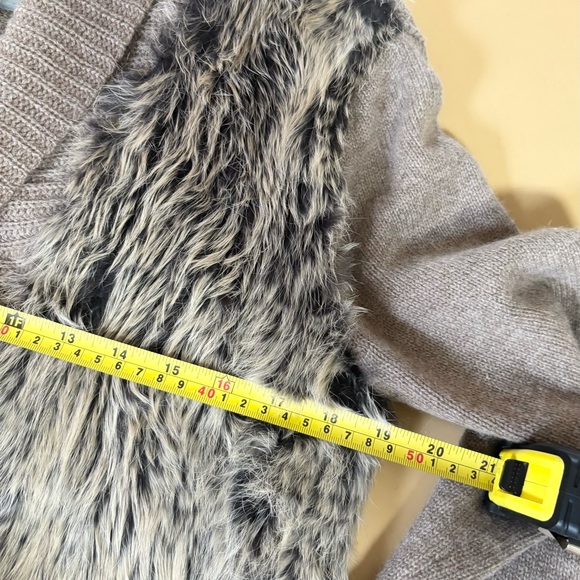 Quinn light brown rabbit fur and cashmere cardigan size SMALL - Picture 5 of 7
